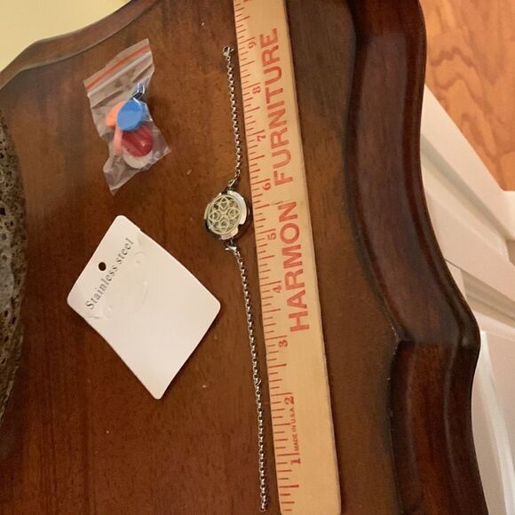 Stainless steel essential oils bracelet/locket with eight pads for your oils. - Picture 5 of 6